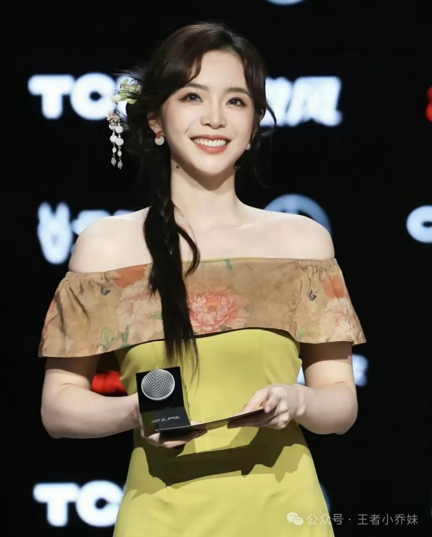 LPL女主持余霜自曝体重透露备孕计划自称一到晚上就饿狼扑食(图2)