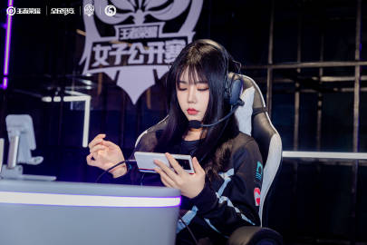 LOL美女主播代打事件发酵官方启动调查要求换人变相弃赛！