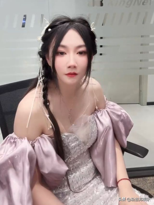 电竞女神也难逃中年发福？小苍变胖20斤自嘲肚子都能打鼓了(图3)