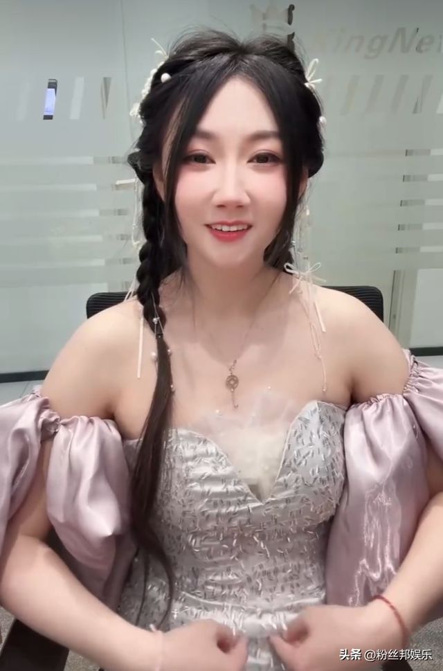 电竞女神也难逃中年发福？小苍变胖20斤自嘲肚子都能打鼓了(图5)