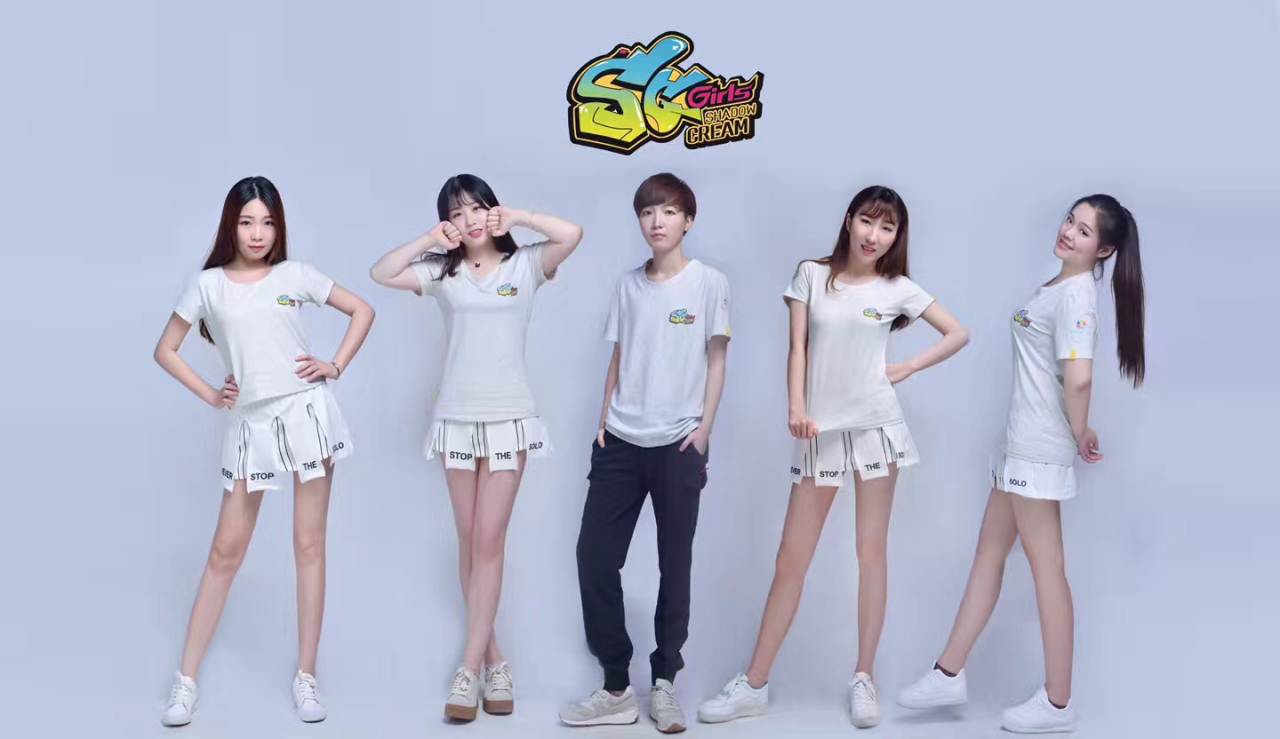 津门故里电竞美女(图2)