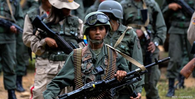 意外：委内瑞拉苏-30战机飞越加勒比海美国海军舰群