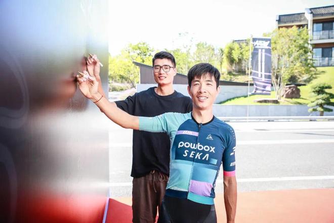 千岛湖畔双日沸腾！电竞余热未散骑行顶流逐风：谁能拉爆胡甜甜、程良琼、沈丹妹？