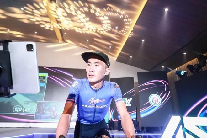 千岛湖畔双日沸腾！电竞余热未散骑行顶流逐风：谁能拉爆胡甜甜、程良琼、沈丹妹？(图5)