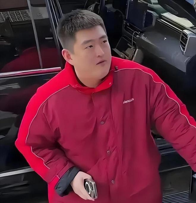 赵本山子嗣罕见亮相180斤“尊贵体型”引关注旁边女子似杨颖(图6)