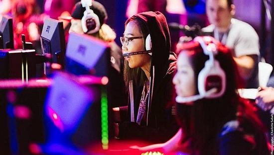 七彩虹硬核助力CAC 2025赛场共赴电竞巅峰盛宴