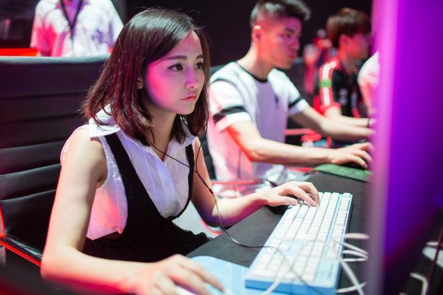 掠夺者PL Girls：为江城“打瓦女孩”加冕电竞新传奇的开启！