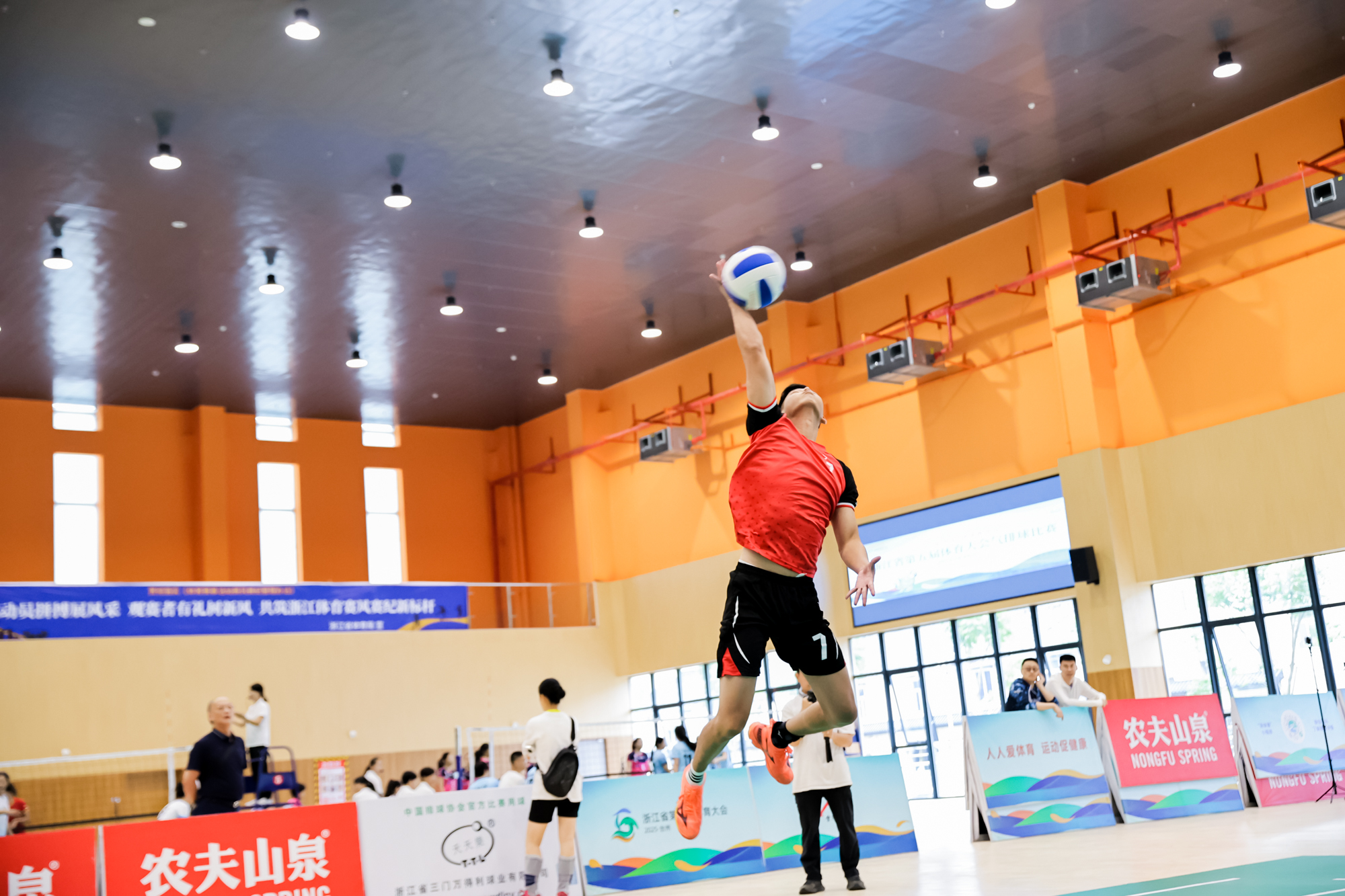 五体会燃动四地 ——电竞、自行车、气排球、五人制足球赛事齐绽放