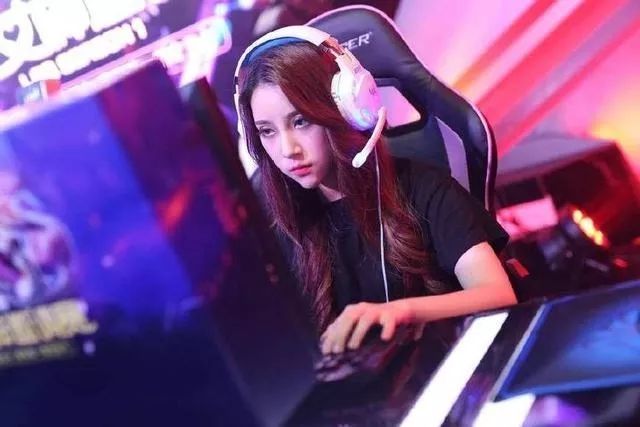 首战告捷星途联赛S8城市嘉年华三城联动点燃电竞激情！