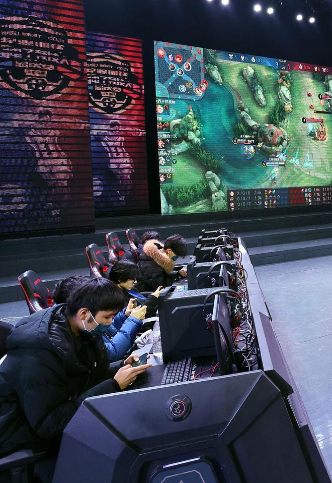 FPX退出LPL背后：电竞俱乐部的“至暗时刻”还是“断臂求生”？(图3)
