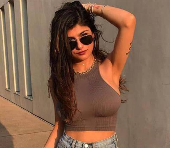 黎巴嫩裔女明星：脸蛋漂亮身材火爆因戴头巾拍片遭死亡威胁(图4)