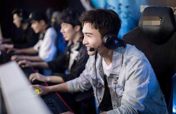 “星芒十人”专访：十年磨一剑为电竞写下荣耀注脚