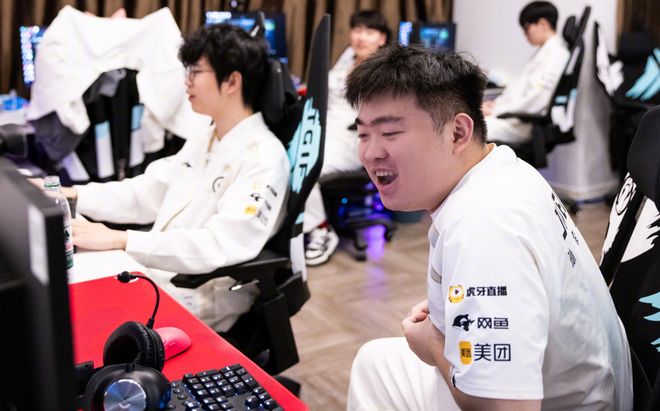 雷竞技资讯：IG淘汰TES后Jwei曝光打了教练没人要！不然买不到(图2)