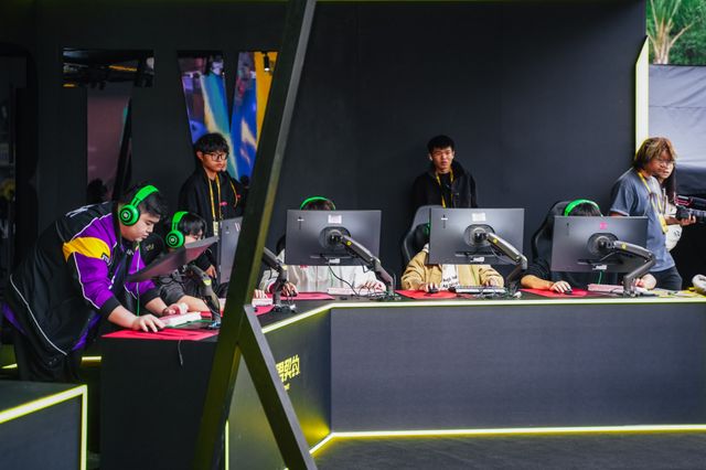 无畏契约年终狂欢福州落幕：国际战队夺冠全民电竞盛宴引爆全城(图5)