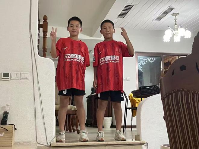 足球青训破局｜充满考验的足球路家庭为了梦想而坚持(图4)