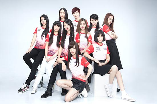 LPL首个送车的女老板火了奖励员工1000天陪伴蓝莲花哭了