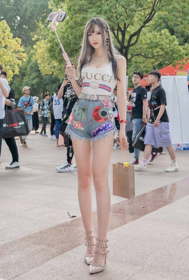 电竞四大美女Rita仅排第四第一名太影响游戏体验了！(图3)