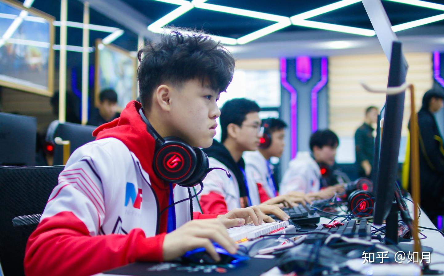 2023新华电竞青训营——携手国内 LGD、狼队、天霸、微博等一流顶尖俱乐部带你开启职业化训练让你将