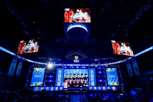 申城过年掀起观赛热：韩国球迷扎堆看亚冠网球爱好者齐聚贺岁杯(图1)