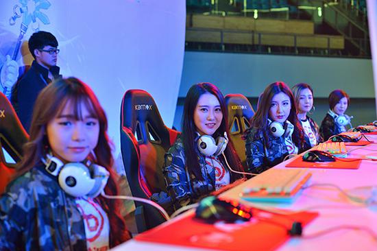 Rookie和小钰结束9年恋爱真实原因曝光私会女粉丝后光速分手