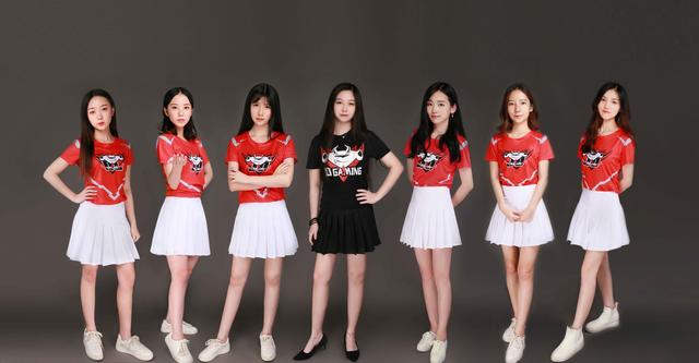 LPL又曝甜蜜绯闻：Sask直播“失误”泄聊天记录女解说Mage被标注为“小狗”