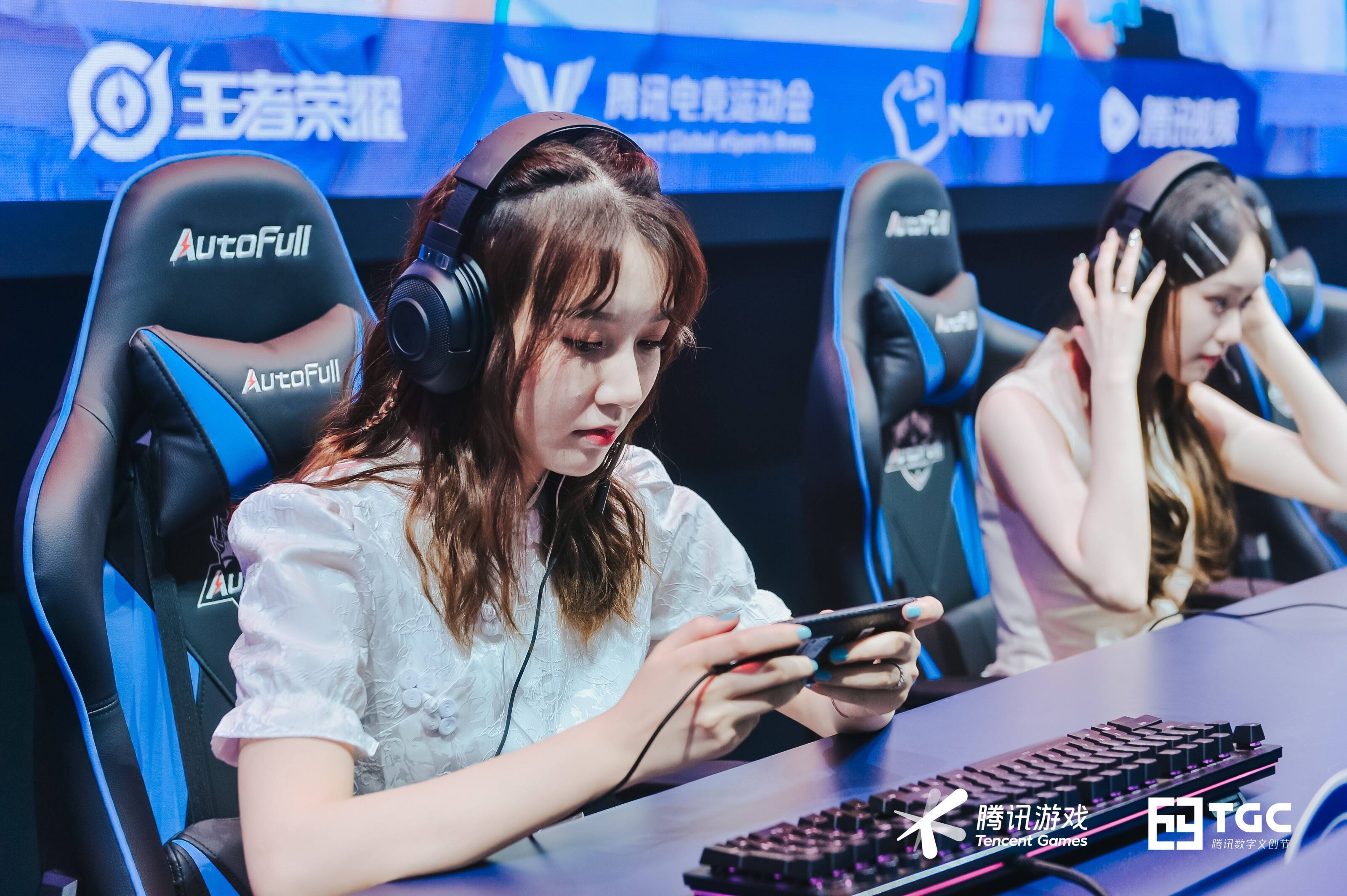 19岁全红婵被评领航女性杂志大片夸张遭吐槽世界泳联回应